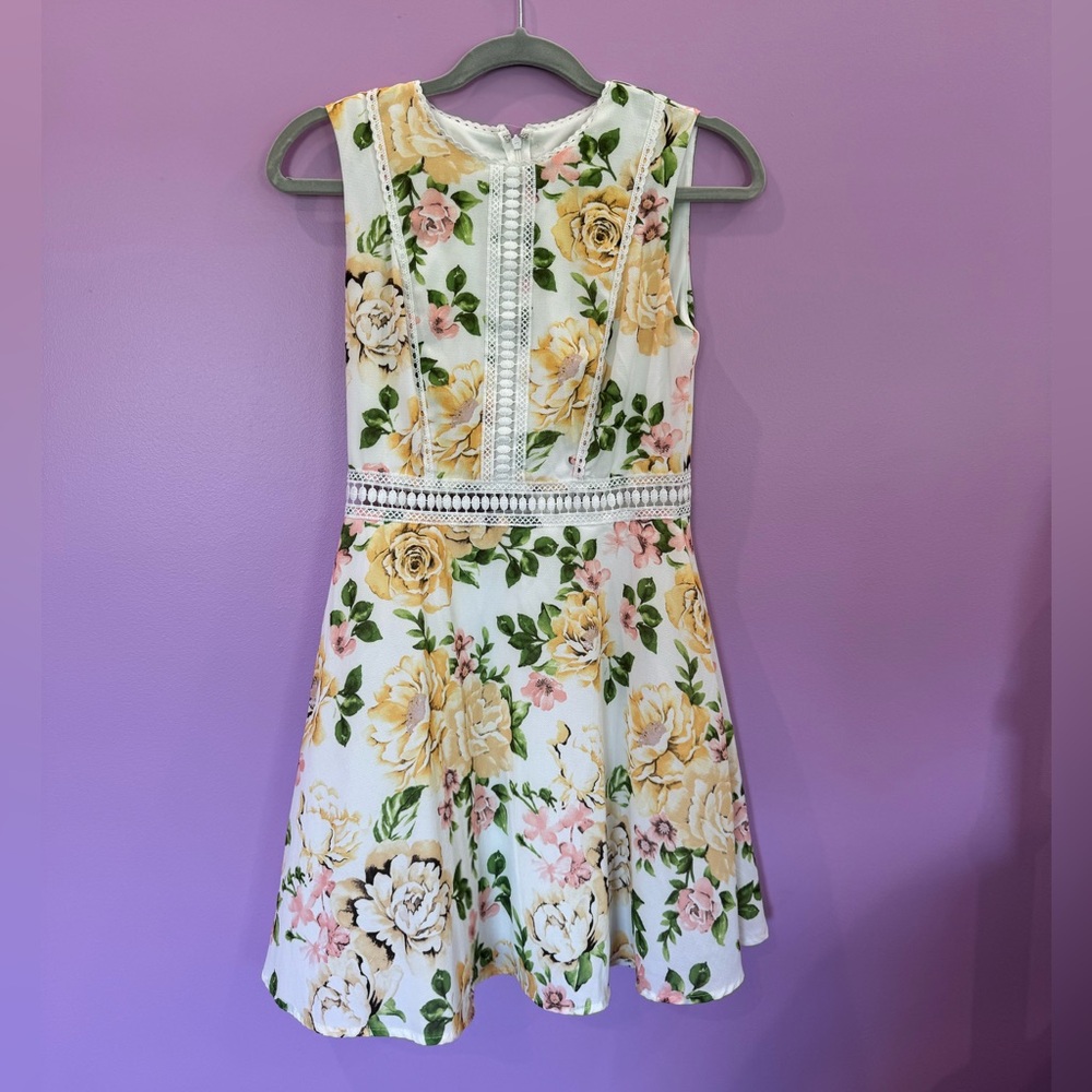 Junior Girl’s Kohl’s Disney Princess Belle-Inspired Dress